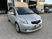 Usata Toyota Yaris 87 CV (63 kW) 2007 Argento Berlina