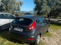 Usata Ford Fiesta 70 CV (51 kW) 2010 Grigio Utilitaria