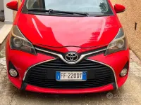 Usata Toyota Yaris 90 CV (66 kW) 2016 Rosso Berlina