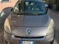 Usata Renault Grand Scénic 105 CV (77 kW) 2012 Grigio Monovolume