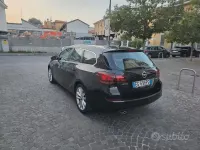 Usata Opel Astra 140 CV (102 kW) 2011 Nero Station wagon