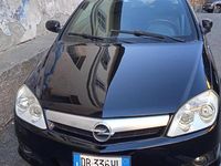 Usata Opel Tigra 69 CV (50 kW) 2006 Nero Cabrio