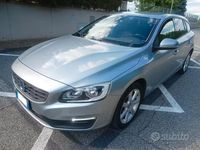 Usata Volvo V60 150 CV (110 kW) 2018 Grigio Station wagon