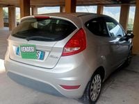 Usata Ford Fiesta 75 CV (55 kW) 2011 Grigio Berlina