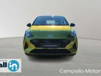 Nuova Hyundai i10 63 CV (46 kW) 2025 Giallo tetto nero Utilitaria