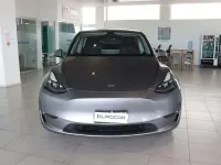 Usata Tesla Model Y 378 kW (514 CV) 2023 Grigio / gray SUV