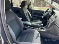 Usata Ford Focus 90 CV (66 kW) 2005 Grigio Station wagon