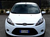 Usata Ford Fiesta Zetec 70 CV (51 kW) 2005 Grigio Utilitaria