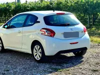 Usata Peugeot 208 68 CV (50 kW) 2013 Bianco Utilitaria