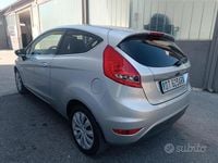 Usata Ford Fiesta 82 CV (60 kW) 2009 Grigio Berlina