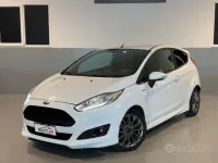 Usata Ford Fiesta 101 CV (74 kW) 2017 Bianco Utilitaria