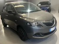 Usata Lancia Ypsilon Silver 69 CV (50 kW) 2022 Grigio Utilitaria