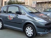 Usata Peugeot 1007 73 CV (53 kW) 2006 Blu Monovolume