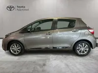 Usata Toyota Yaris Hybrid Active 101 CV (74 kW) 2018 Grigio Berlina