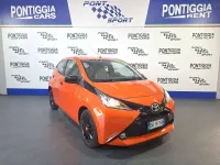Usata Toyota Aygo 69 CV (50 kW) 2014 Arancione Utilitaria