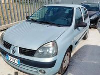 Usata Renault Clio II Dynamique 75 CV (55 kW) 2004 Grigio Berlina