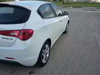 Usata Alfa Romeo Giulietta Distinctive 120 CV (88 kW) 2012 Bianco Utilitaria