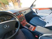 Usata Mercedes E220 150 CV (110 kW) 2000 Grigio Berlina