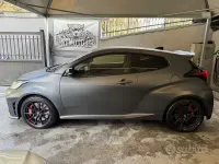 Usata Toyota Yaris 280 CV (205 kW) 2024 Grigio Utilitaria