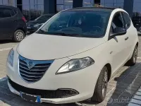 Usata Lancia Ypsilon Platinum 75 CV (55 kW) 2011 Bianco Utilitaria