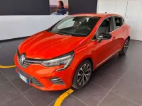 Usata Renault Clio V Techno 91 CV (66 kW) 2023 Orange valencia Berlina
