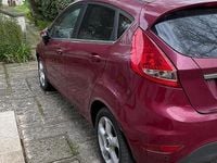Usado Ford Fiesta 96 HP (70 kW) 2010 Vermelho Sedan