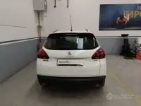 Usata Peugeot 2008 Active 82 CV (60 kW) 2017 Bianco SUV