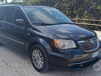 Usata Lancia Voyager Gold 163 CV (119 kW) 2012 Nero Monovolume