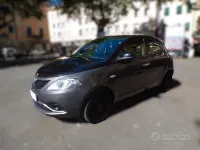 Usata Lancia Ypsilon Gold 69 CV (50 kW) 2016 Grigio Utilitaria