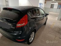 Usata Ford Fiesta Titanium 75 CV (55 kW) 2012 Blu Utilitaria