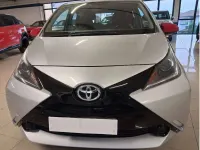 Usata Toyota Aygo X-wave 69 CV (50 kW) 2017 Argento metallizzato Utilitaria