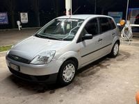 Second-hand Ford Fiesta 75 CP (55 kW) 2004 Gri Hatchback