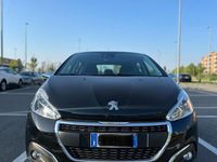 Usata Peugeot 208 102 CV (75 kW) 2019 Nero Utilitaria