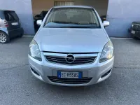Usata Opel Zafira 140 CV (102 kW) 2010 Argento Monovolume