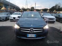 Usata Mercedes B180 115 CV (84 kW) 2019 Blu Monovolume