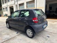 Begagnad VW Fox 54 HK (39 kW) 2006 Grå Halvkombi