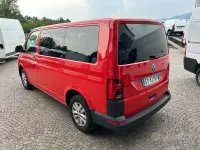 Usata VW Caravelle Trendline 150 CV (110 kW) 2024 Rosso pastello Furgone