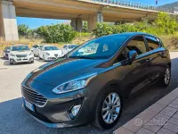 Usata Ford Fiesta Titanium 101 CV (74 kW) 2018 Grigio Utilitaria