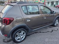 Usata Dacia Sandero Stepway 90 CV (66 kW) 2018 Marrone Berlina
