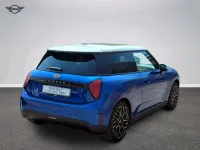 Usata Mini Cooper SE Favoured 160 kW (218 CV) 2026 Blu/azzurro Utilitaria