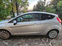 Usata Ford Fiesta Titanium 82 CV (60 kW) 2009 Grigio Utilitaria