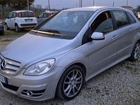 Usata Mercedes B180 Chrome 108 CV (79 kW) 2011 Argento Monovolume