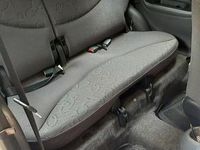 Usata Toyota Yaris 86 CV (63 kW) 2000 Grigio Utilitaria