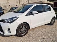 Usata Toyota Yaris Lounge 69 CV (50 kW) 2016 Grigio Berlina