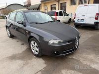 Usata Alfa Romeo 147 120 CV (88 kW) 2007 Grigio Utilitaria