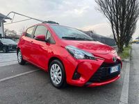 Usata Toyota Yaris Active 69 CV (50 kW) 2017 Rosso Berlina