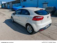 Usata Kia Rio 75 CV (55 kW) 2014 Bianco Berlina