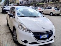 Usata Peugeot 208 Active 68 CV (50 kW) 2014 Bianco Utilitaria