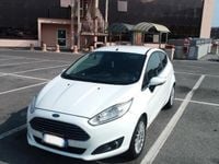 Usata Ford Fiesta 90 CV (66 kW) 2015 Bianco Utilitaria