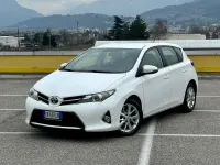 Usata Toyota Auris Lounge 90 CV (66 kW) 2013 Bianco Berlina